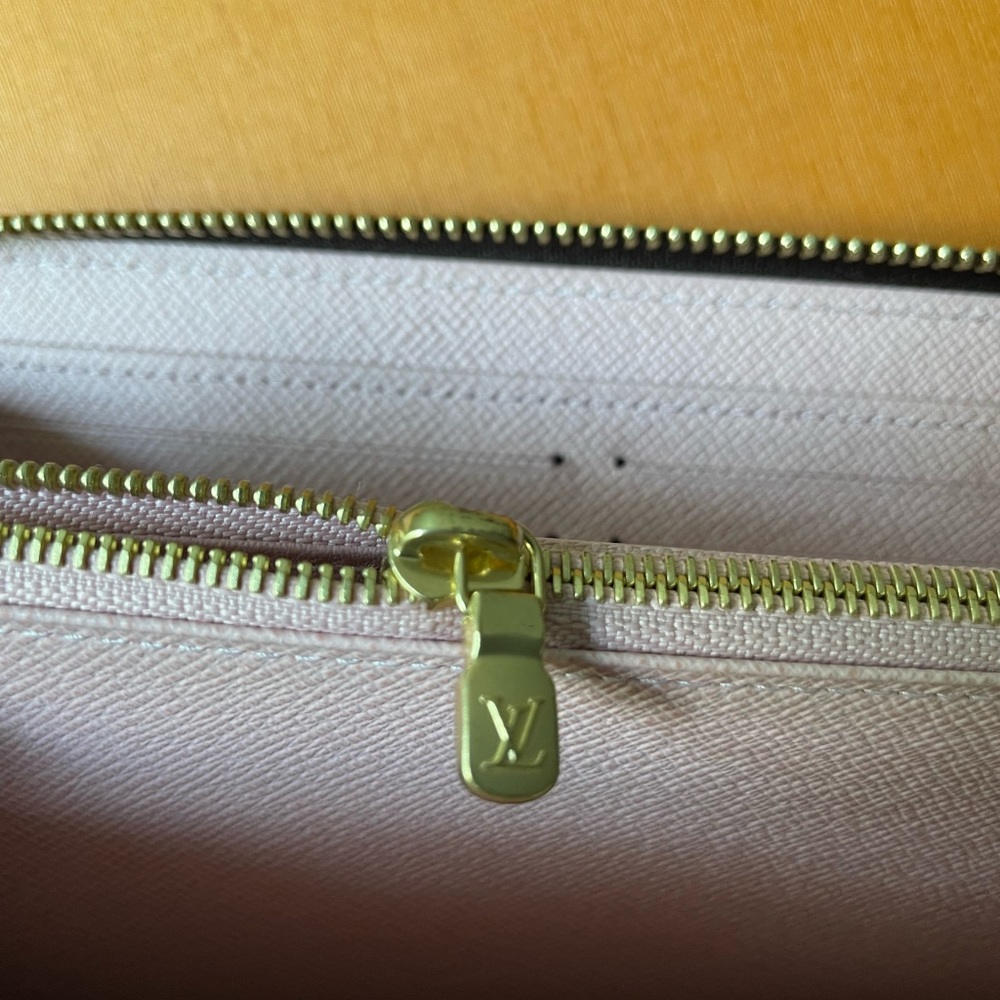 Louis Vuitton zippy wallet in monogram. - Picture 3 of 4